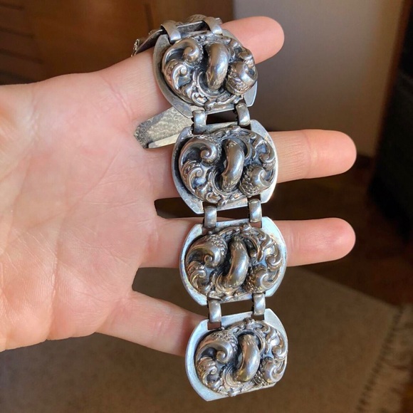 Rare and mesmerizing Sterling Silver 3D look chunky engraved gothic bracelet - Picture 4 of 9